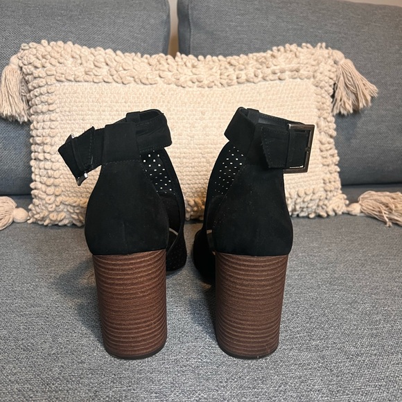 Black high heel sandal size 9.5 - Picture 2 of 3